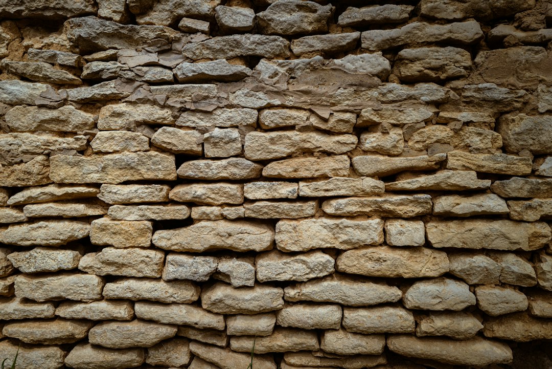 How to Clean Mildew from Limestone Walls: Safe Outdoor Methods