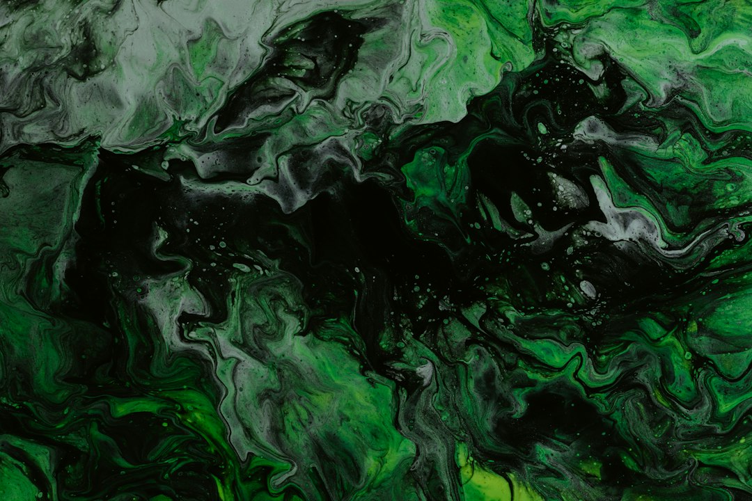 Guide de sélection des couleurs pour plan de travail en pierre : vert, noir et or
