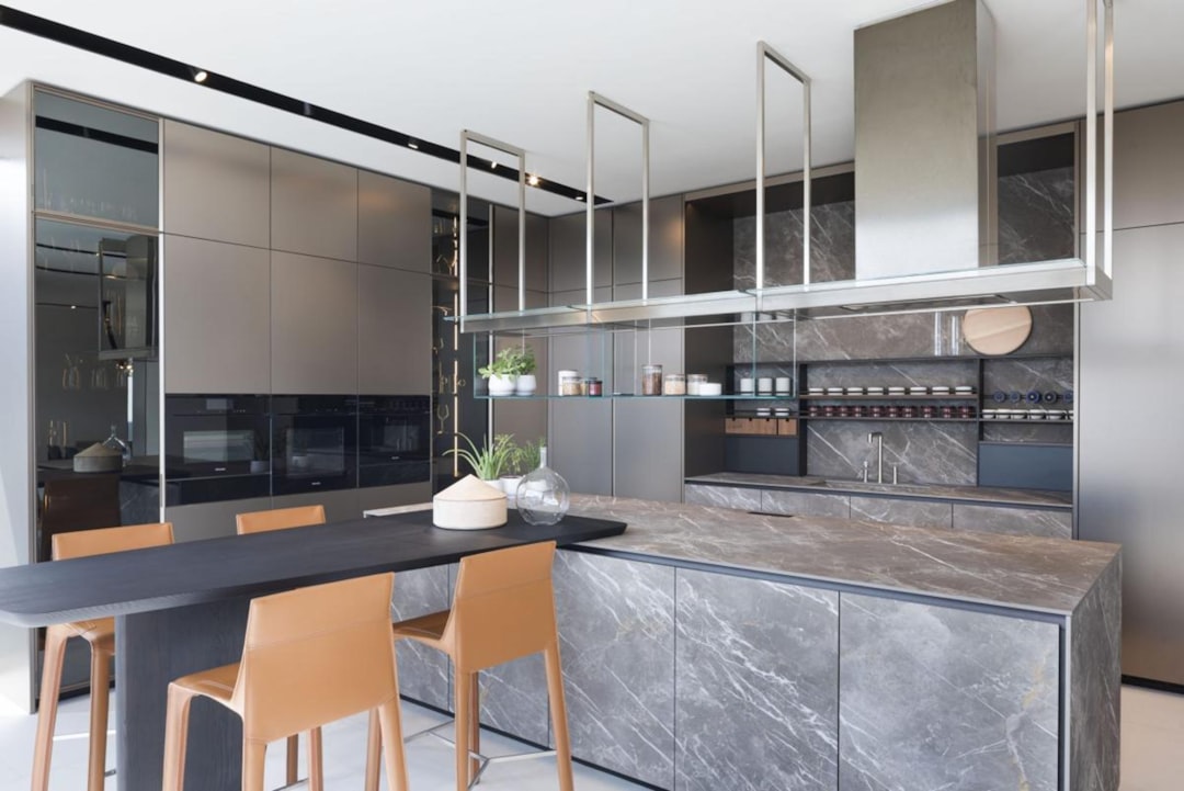 Fantasy Brown Quartzite Sourcing Guide