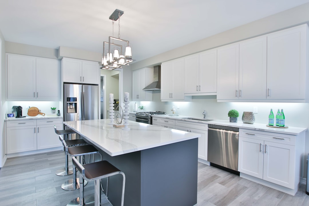 How Engineered Quartz Slabs Are Made: B2B Manufacturing Guide