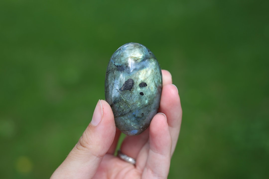 Labradorite Stone: B2B Sourcing and Care Guide
