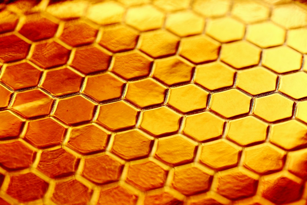 Guide des panneaux en pierre composite légers : spécifications du nid d’abeille