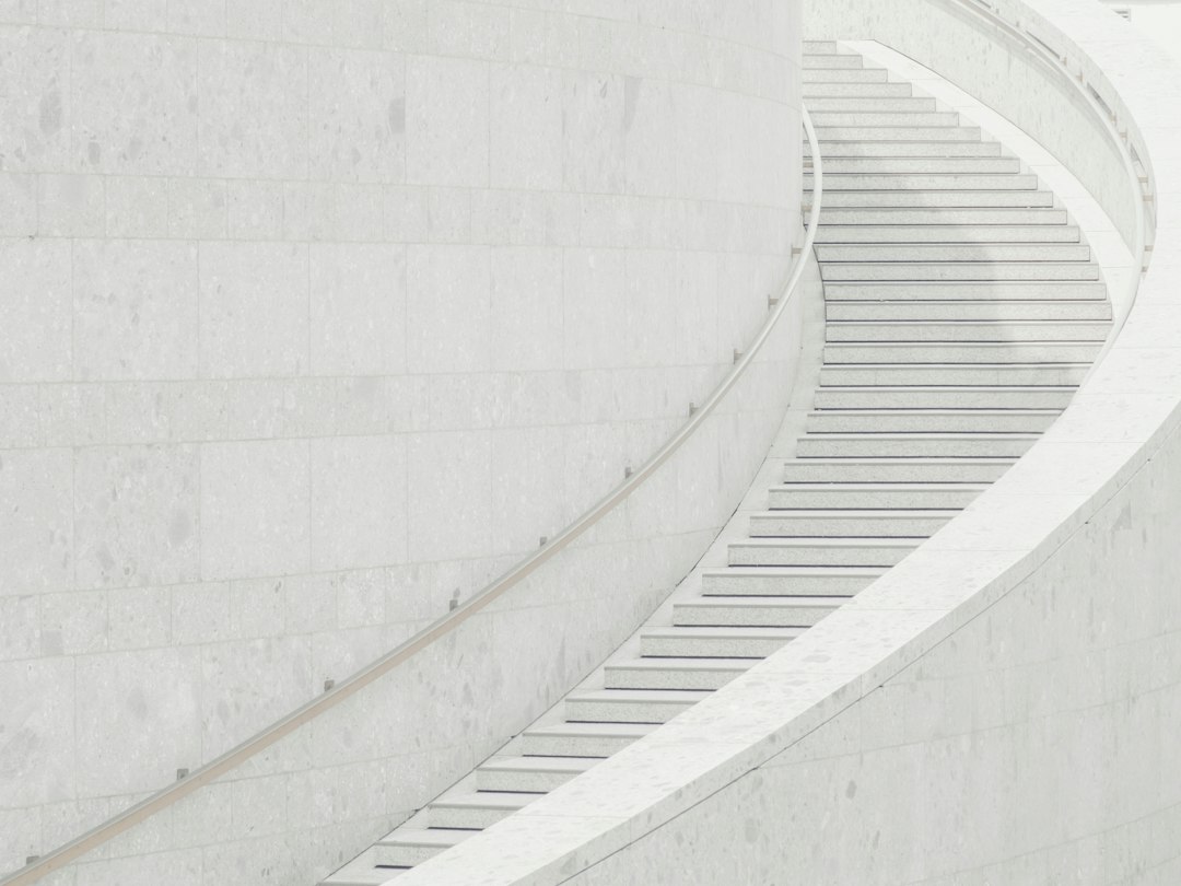Guide des escaliers en marbre : spécifications, nez de marche et résistance à la glissance