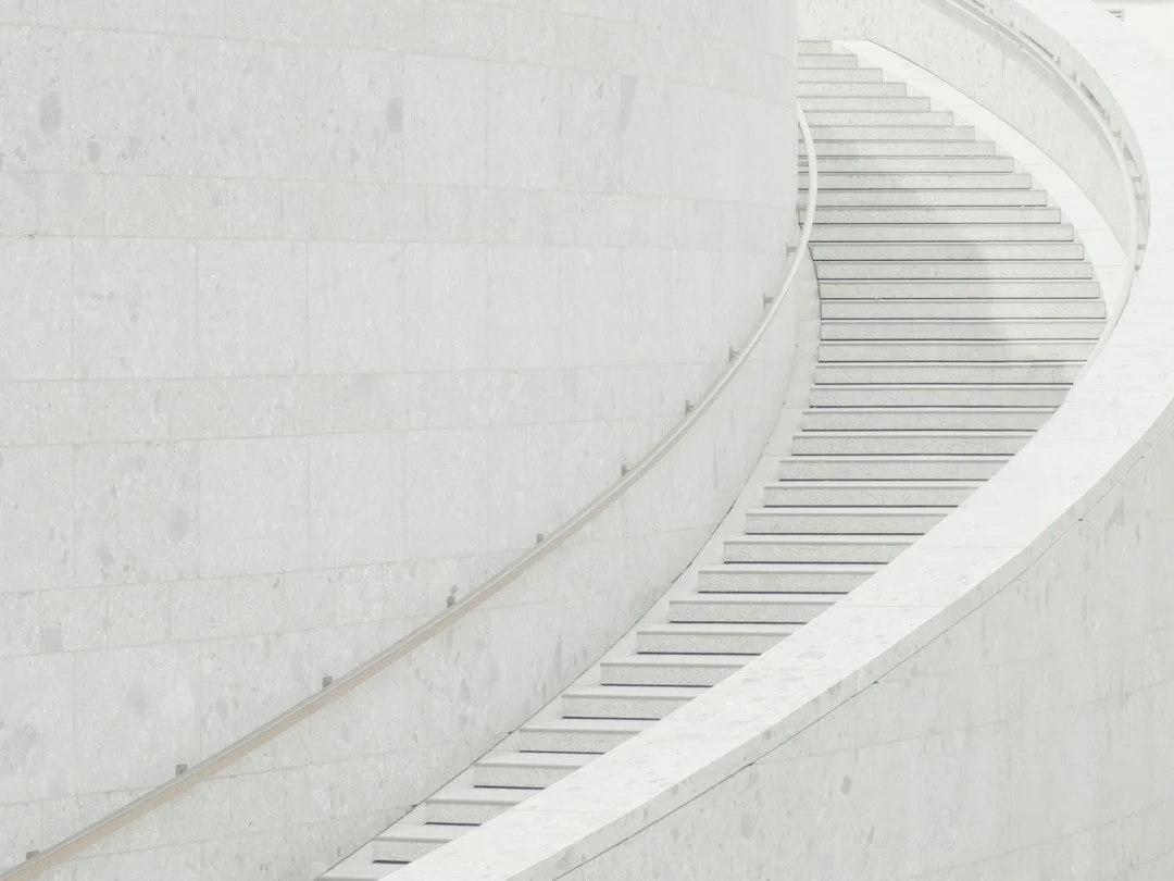 Guide des escaliers en marbre : spécifications, nez de marche et résistance à la glissance