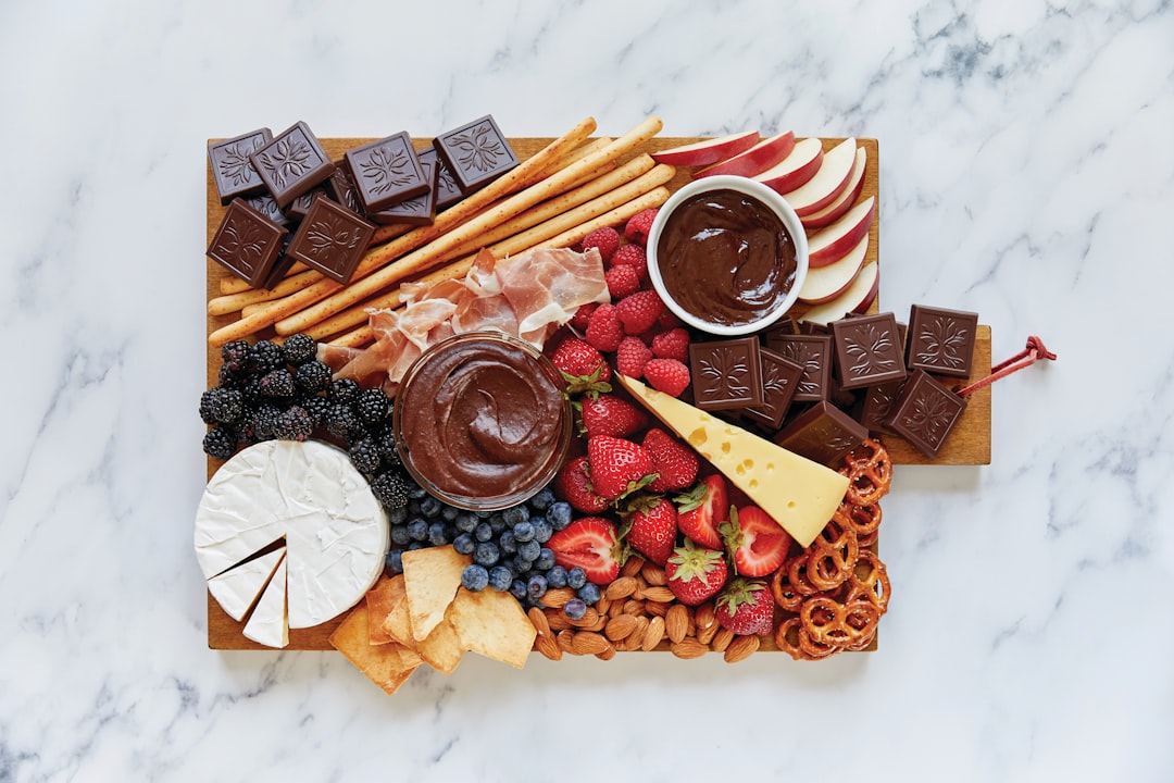 Sourcing Natural Stone Serving and Cutting Boards: Remnant Valorization and Retail Specifications