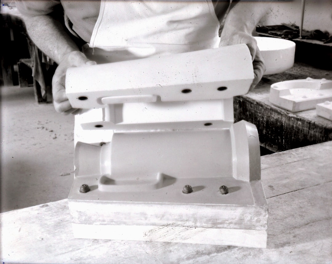 Sourcing Engineered Quartz: A B2B Slab Size and Dimension Guide