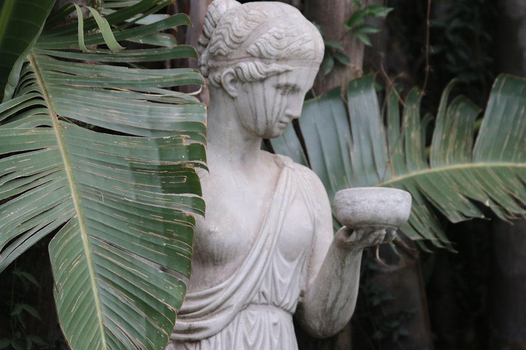 Sourcing Sandstone Statues: Weathering Performance and B2B Procurement Guide