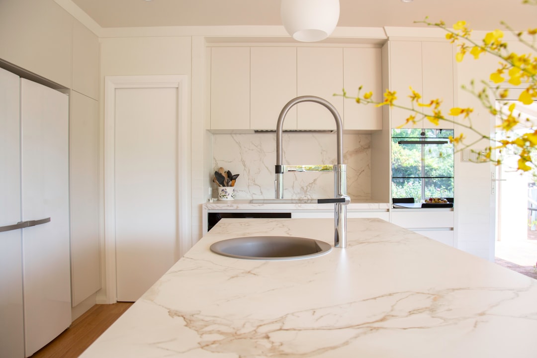Ultra-Large Format Slabs Reshape 2026 Hospitality and Commercial Design